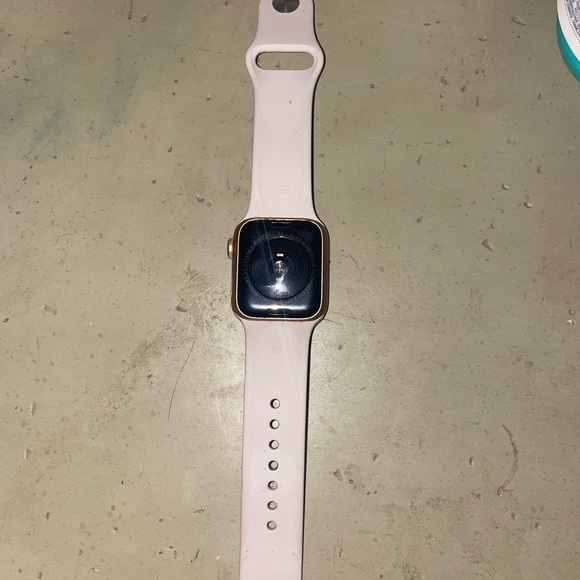 Apple Wearables Selling My Apple Watch Se 4mm I Have The Box And